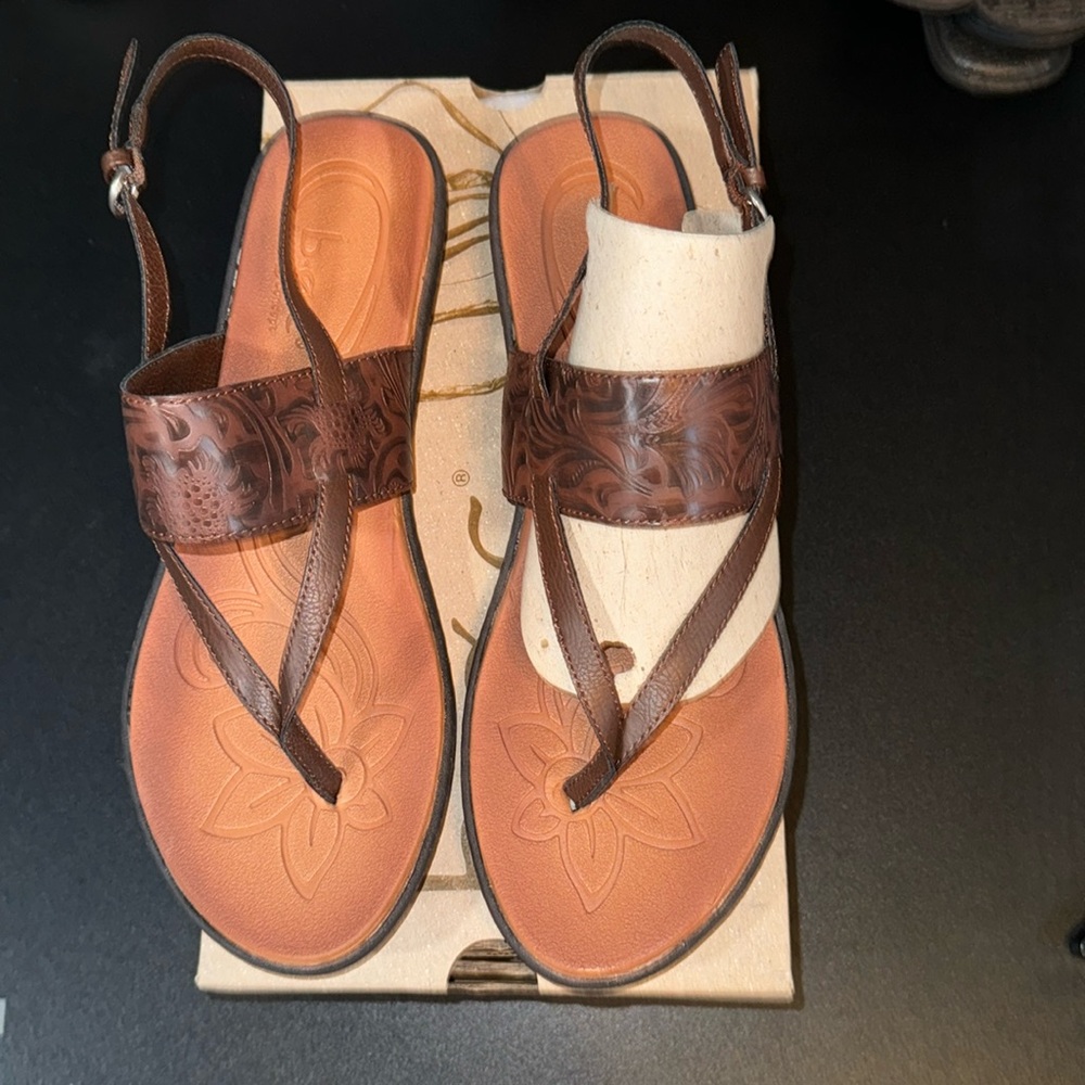 New in box Born brown leather sandals